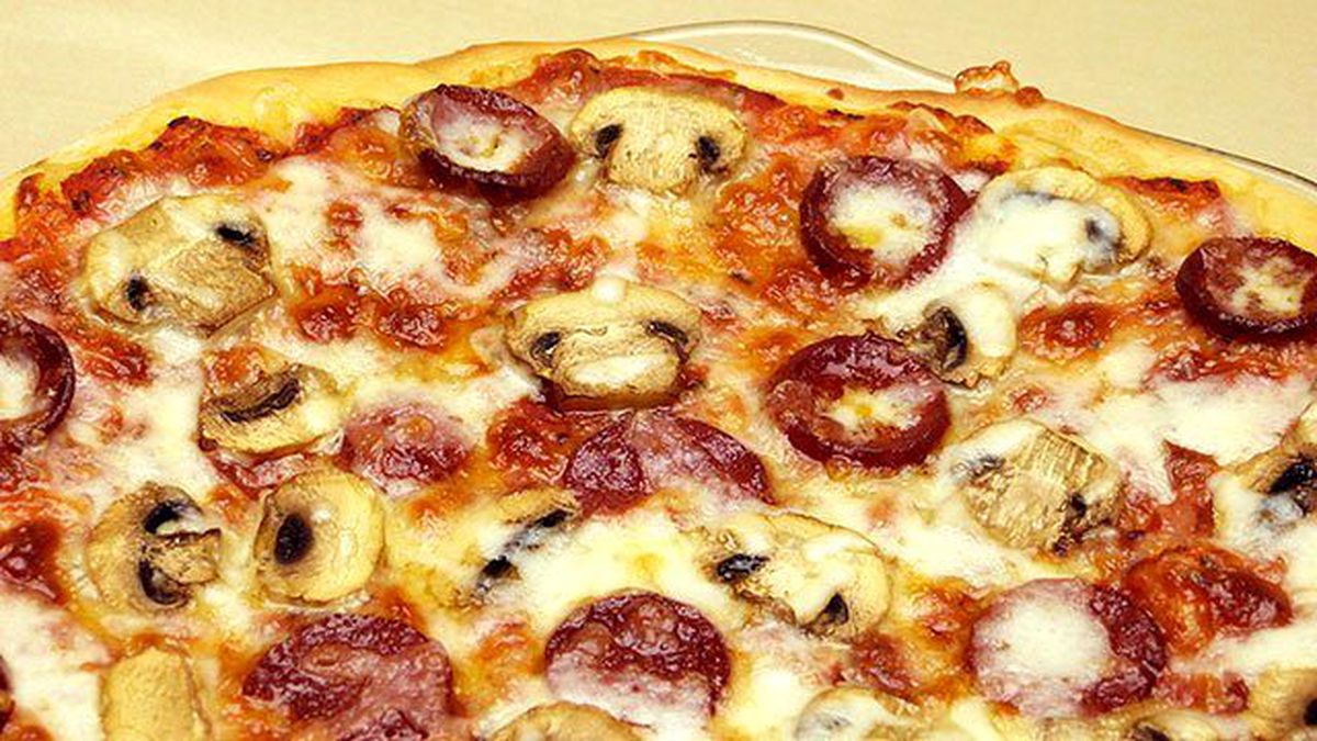 Ev Yapımı Karışık Pizza Tarifi - Yumuşacık Pizza Hamuru