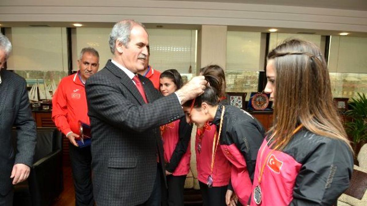 Genç Atletler Altınla Ödüllendirildi