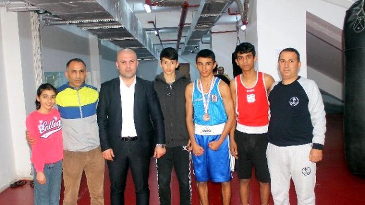 Genç Boksçu Burak Bronz Madalya ile Döndü