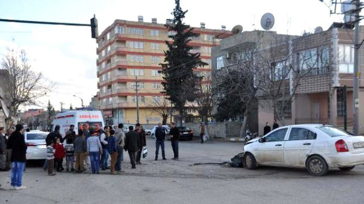 İki Otomobil Çarpıştı: 2 Yaralı