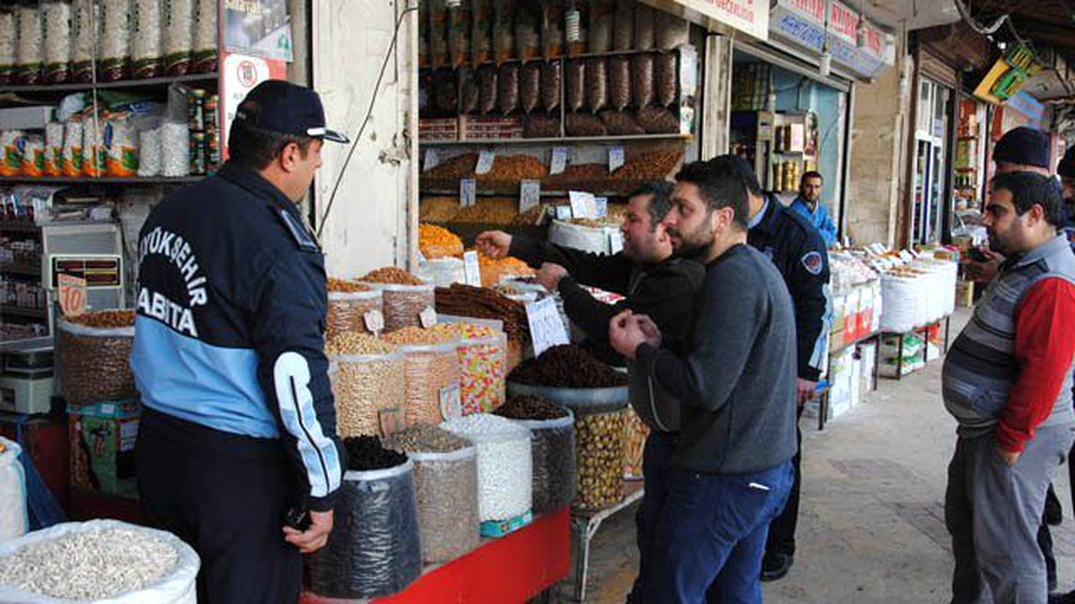 Kaldırımı İşgal Eden İş Yerlerine Cezai İşlem