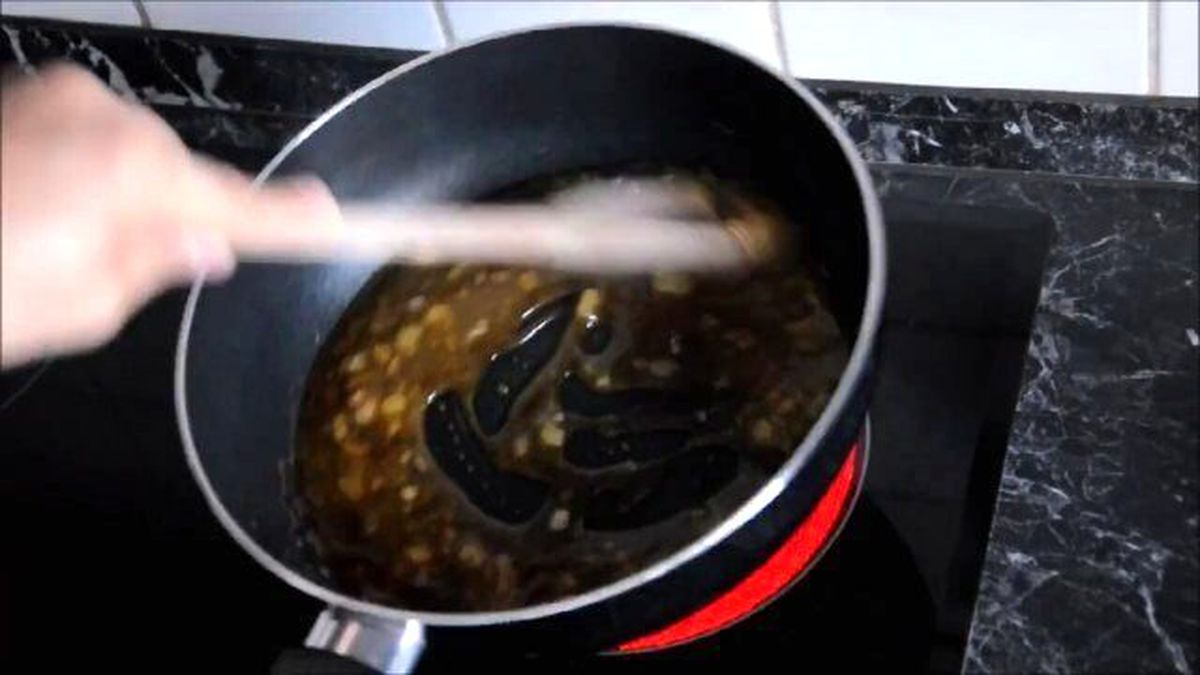 Karamel Soslu Ağlayan Pasta Tarifi - Leyla ile Yemek Saati