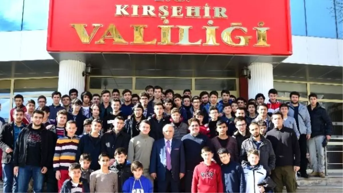 Kırşehir Valisi Şentürk: "Ülkemiz Değer Sahibi Gençlikle Kalkınacak"