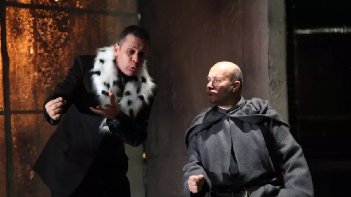 Kısasa Kısas Şehir Tiyatroları Sahnesi\'nde