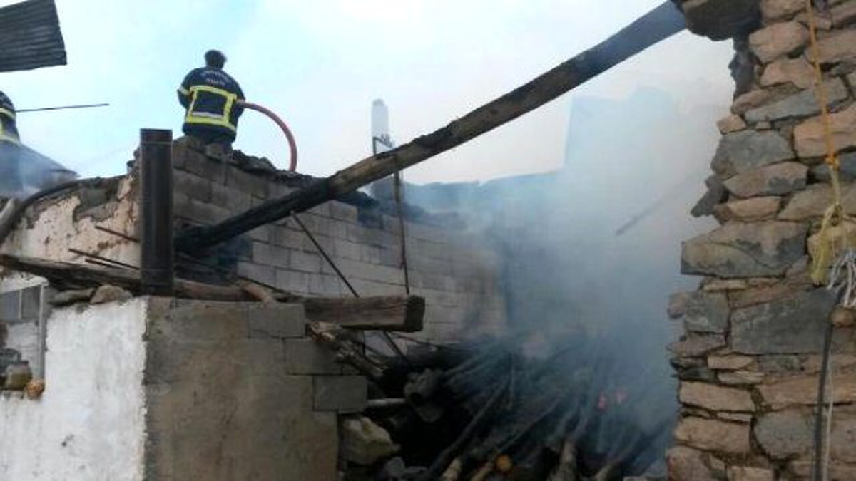 Köydeki Yangında 10 Koyun Telef Oldu