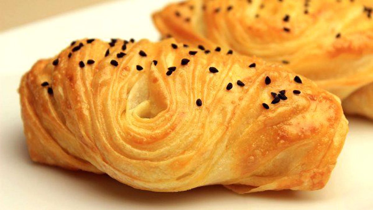 Mercimekli Büzgü Duvak Börek Tarifi - Yalancı Midye Böreği