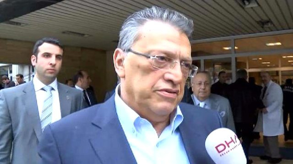 Mesut Yılmaz, Yaşar Kemal\'i Ziyaret Etti