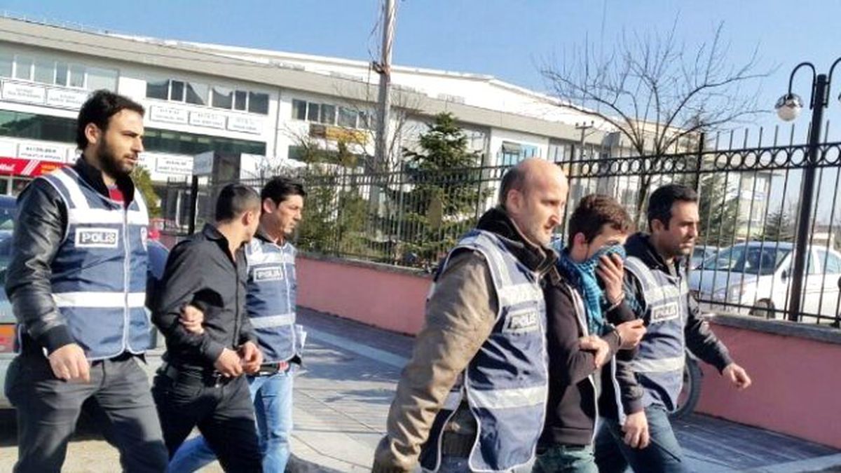 Minibüslere Dadanan 2 Kişi Yakalandı