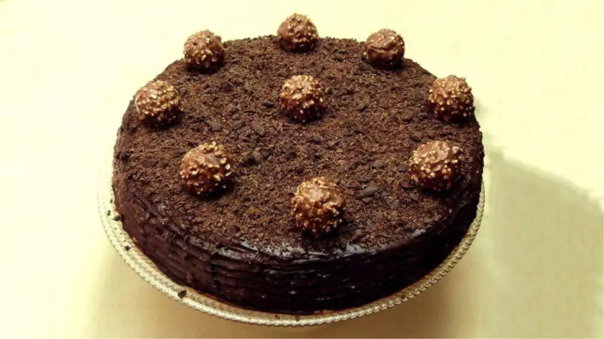 Muzlu Çikolatalı Yaş Pasta Tarifi - Pandispanyası Kreması