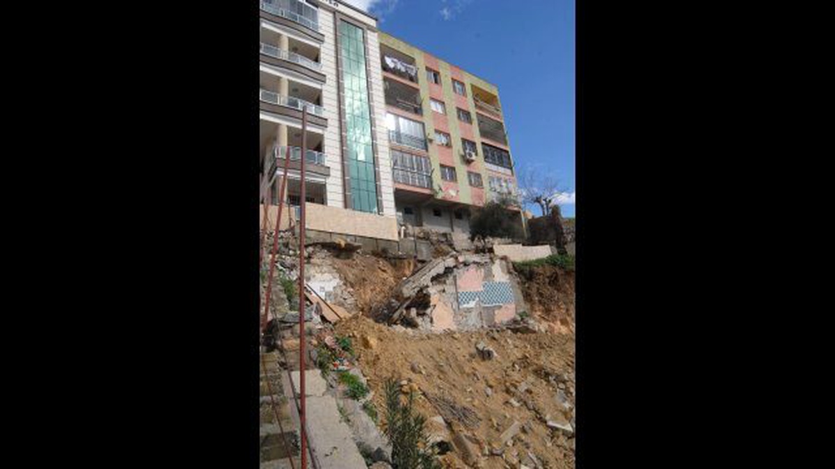 Onarım Olmadı, Üç Apartmana Tahliye Kararı Çıktı