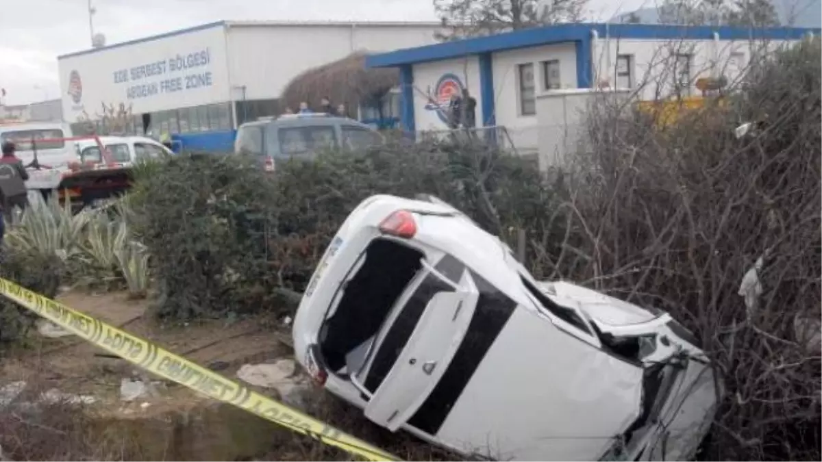 Otomobil Yayalara Çarptı: 1 Ölü, 2 Yaralı