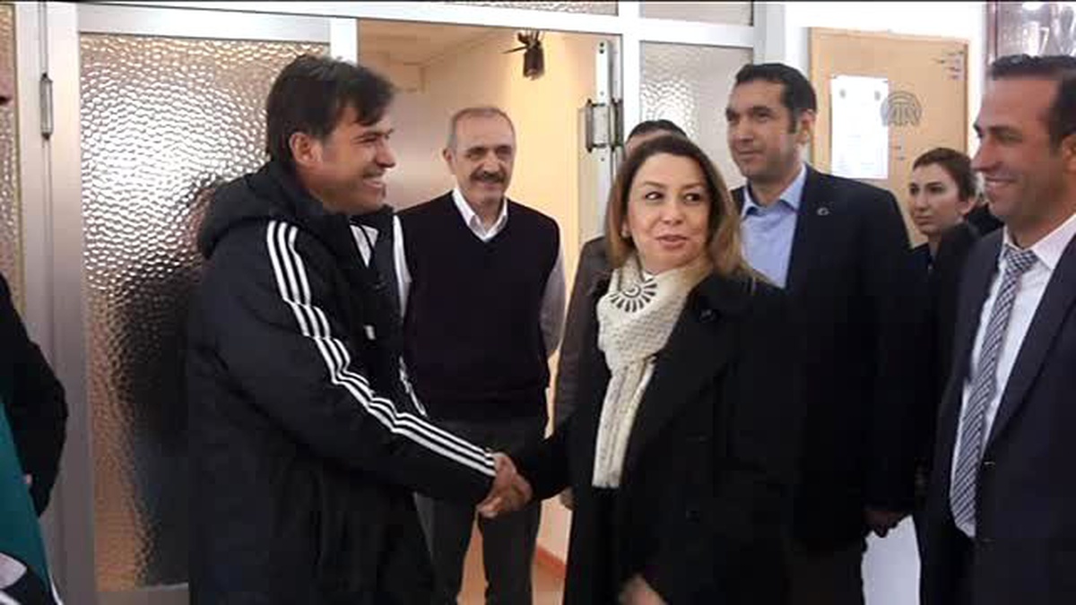 Öznur Çalık\'tan Yeni Malatyaspora Ziyaret