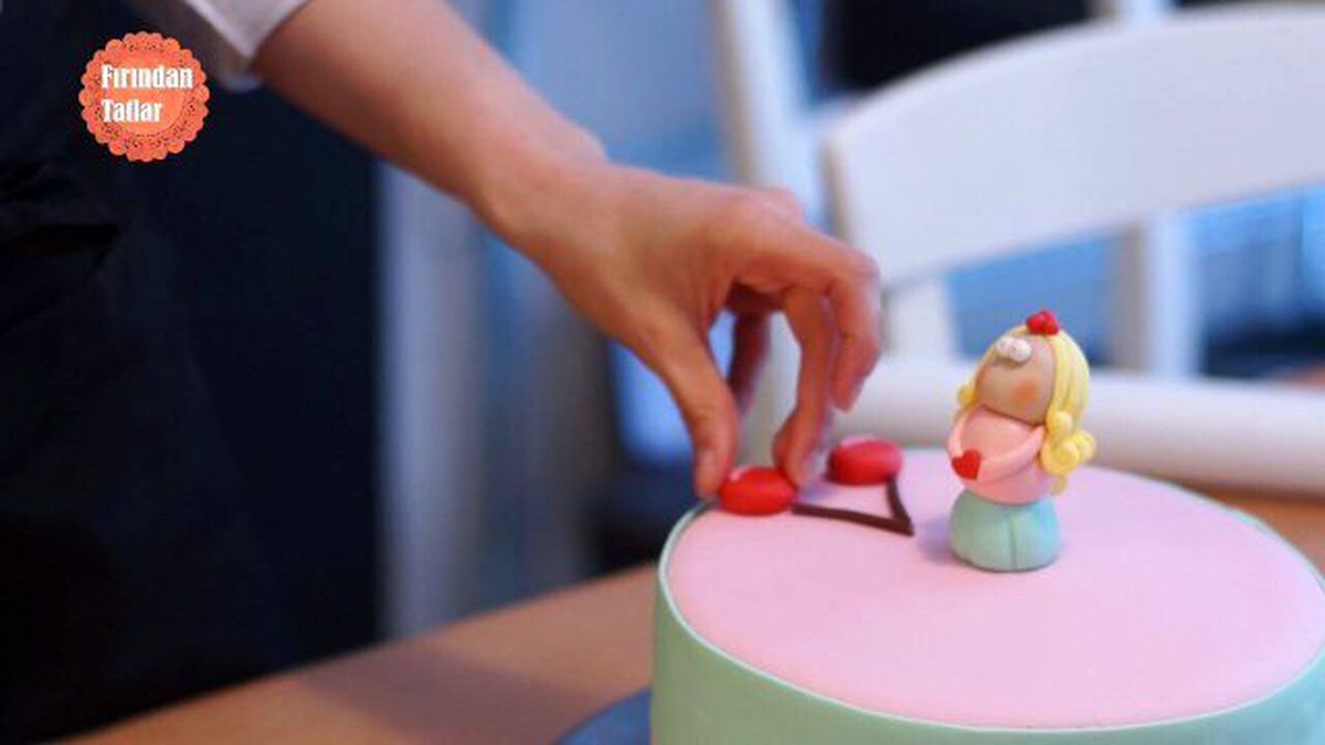 Pasta Nasıl Süslenir / Şeker Hamuru ile Pasta Süsleme