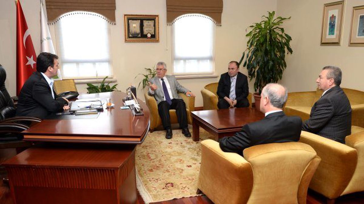 Pazarcılardan Dündar\'a Teşekkür