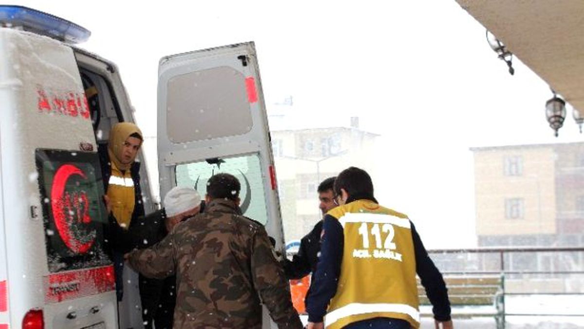 Polis Aracı Devrildi: 3 Yaralı