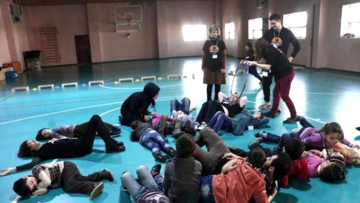 Suriyeli Çocuklara Sanat ve Spor Dersleriyle Terapi