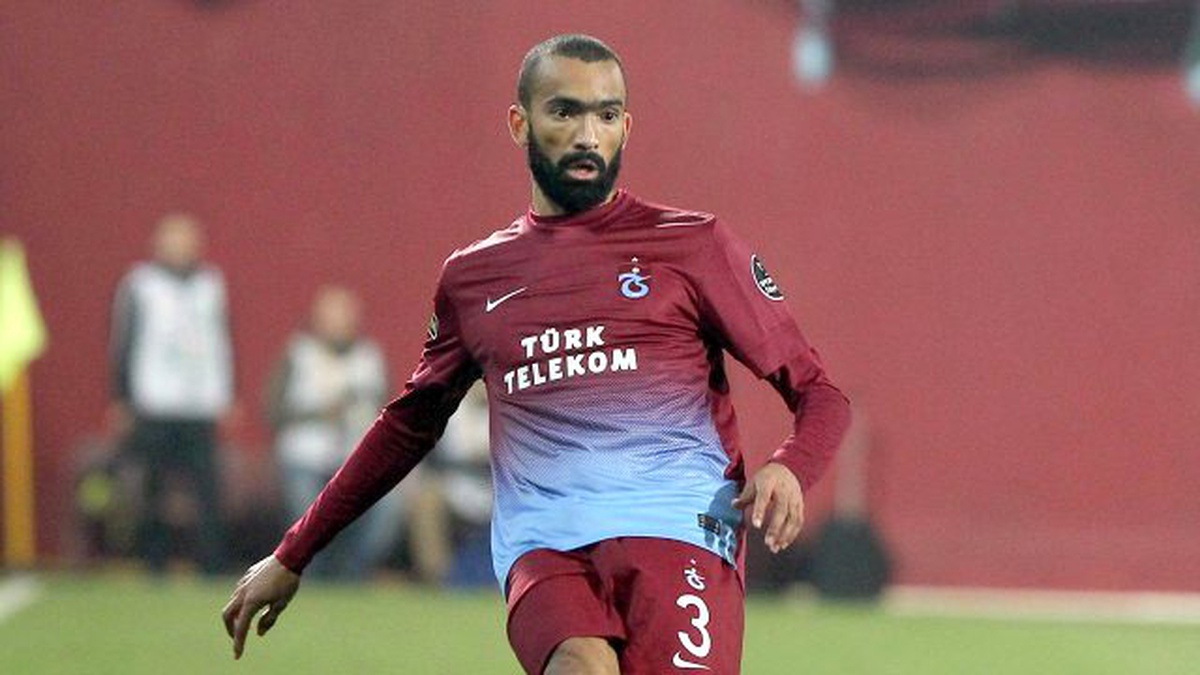 Trabzonspor\'da Fenerbahçe Maçı Öncesi Bosingwa Şoku