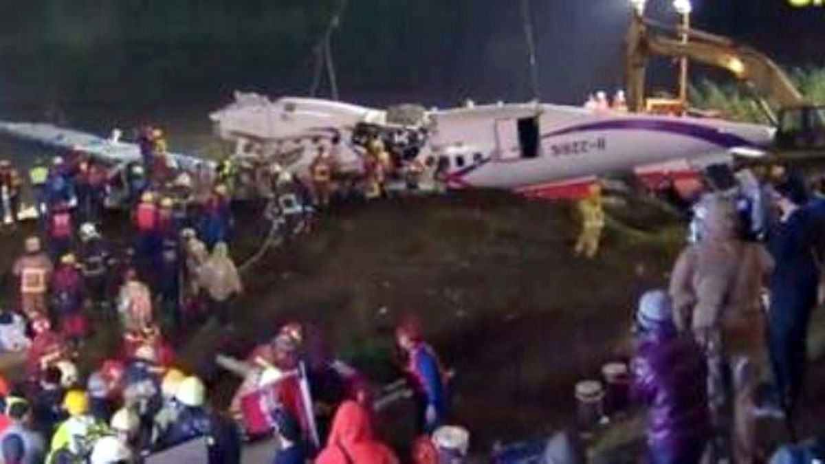 Transasia Uçağı Düştüğü Nehirden Çıkarıldı