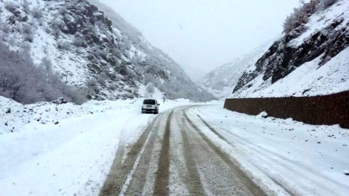 Yola Düşen Taş ve Kaya Parçaları Tehlike Saçıyor