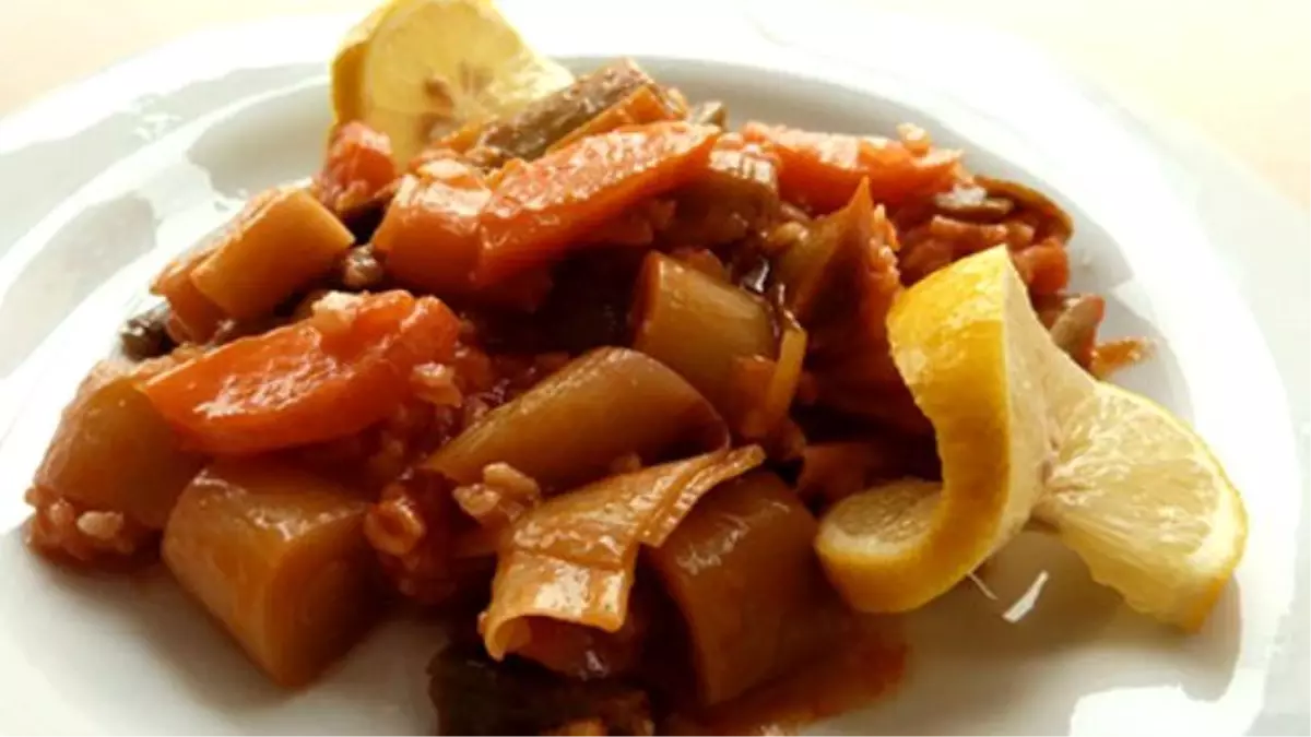 Zeytinyağlı Bulgurlu Pırasa Yemeği Nasıl Yapılır - Etsiz Pırasa Tarifi