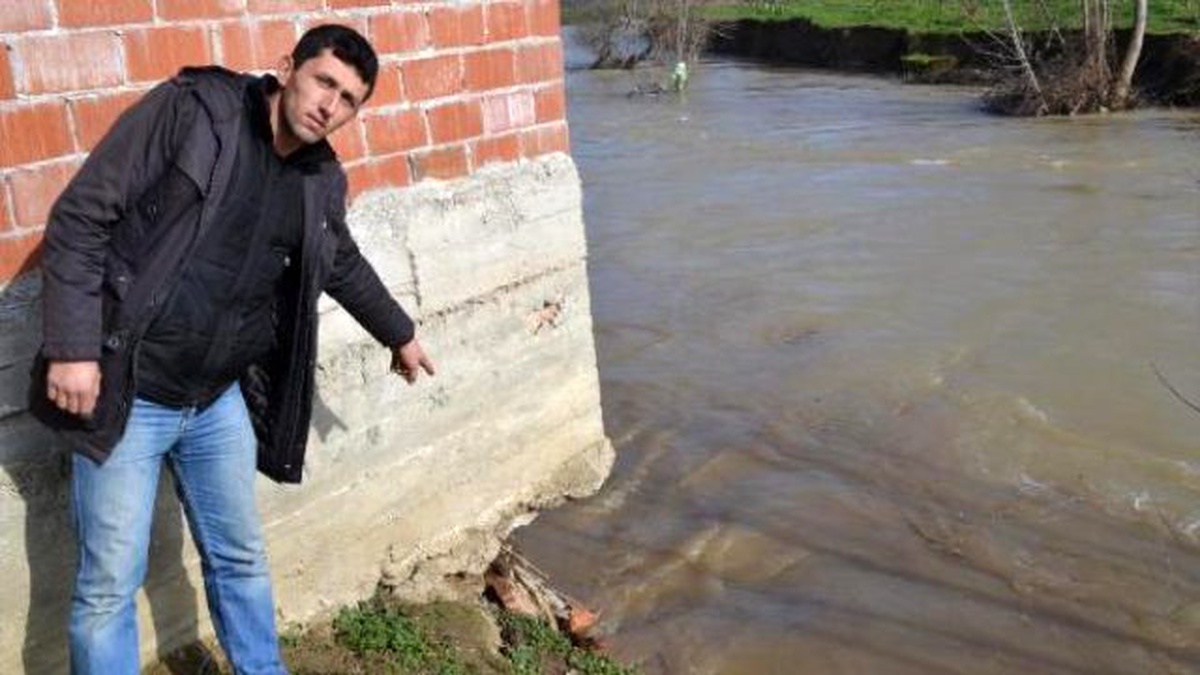 Baraj Kapakları Açıldı, Köyü Su Bastı