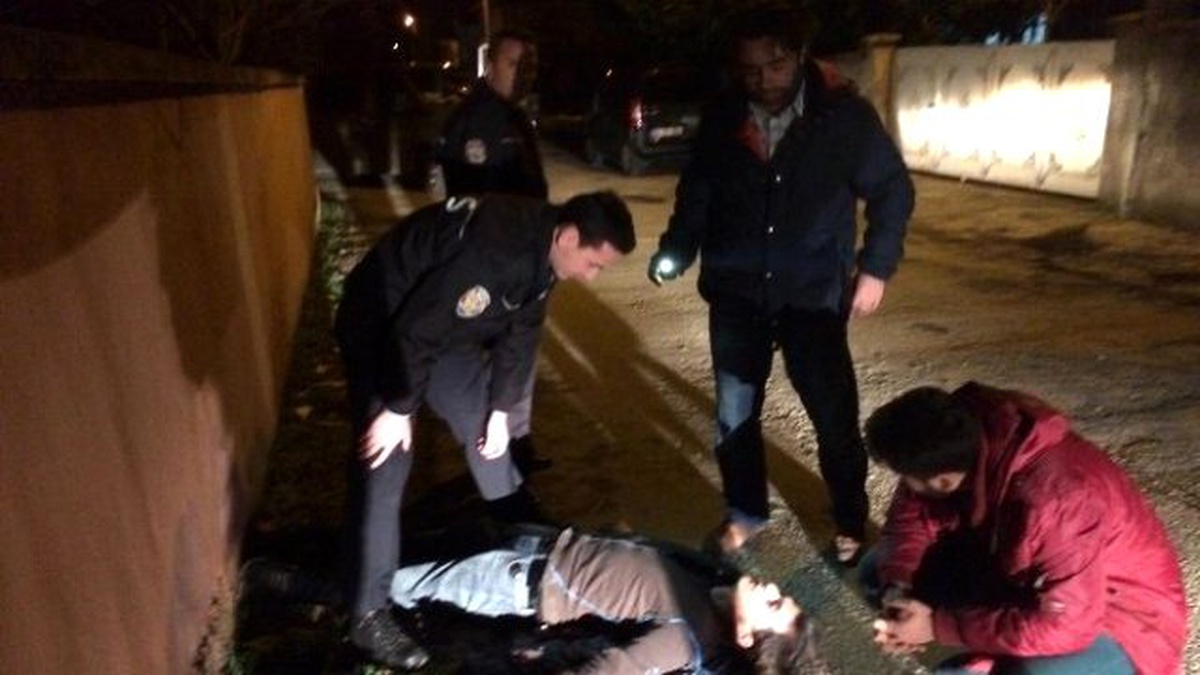 Sakarya\'da Bileklerini Kesen Şahıs Hastanelik Oldu