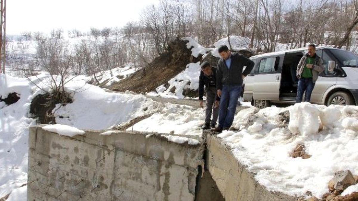 Hakkari'de Bir Yıllık Menfez Hasar Gördü