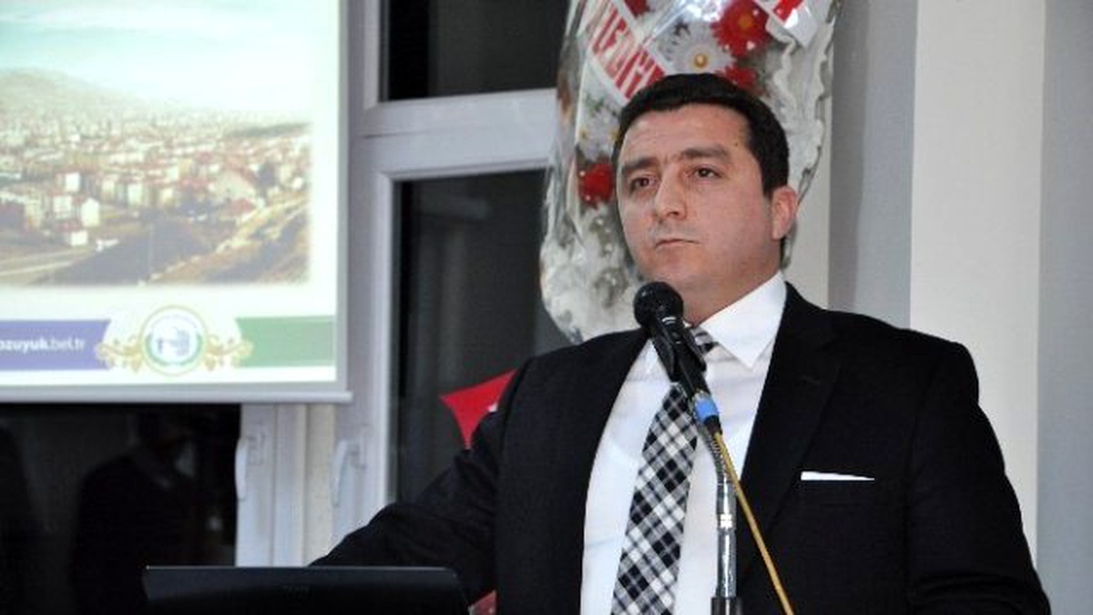 Bozüyük Cumhuriyet Meydanı\'nda Ortaya Çıkan İlginç Durum