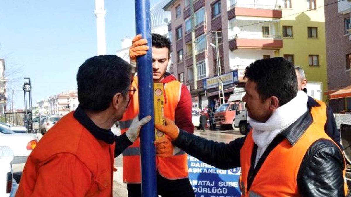 Büyükşehir Cadde ve Sokakları Ayrıntılı Tabelalarla Donatıyor