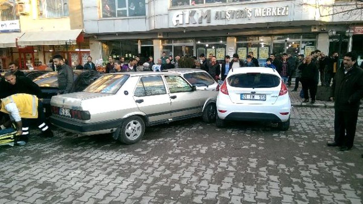 Direksiyon Başında Kalp Krizi Geçirdi, 2 Araca Çarptı