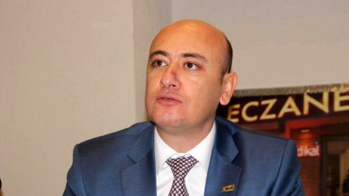 Eczanelerin Vitrininde Medikal Yazısı Bulunmayacak