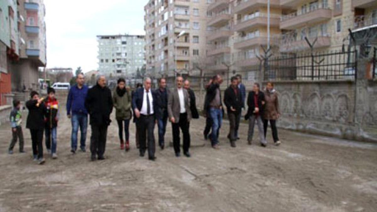 Eş Başkanlar Parke Taşı Döşeme Çalışmalarını Denetledi