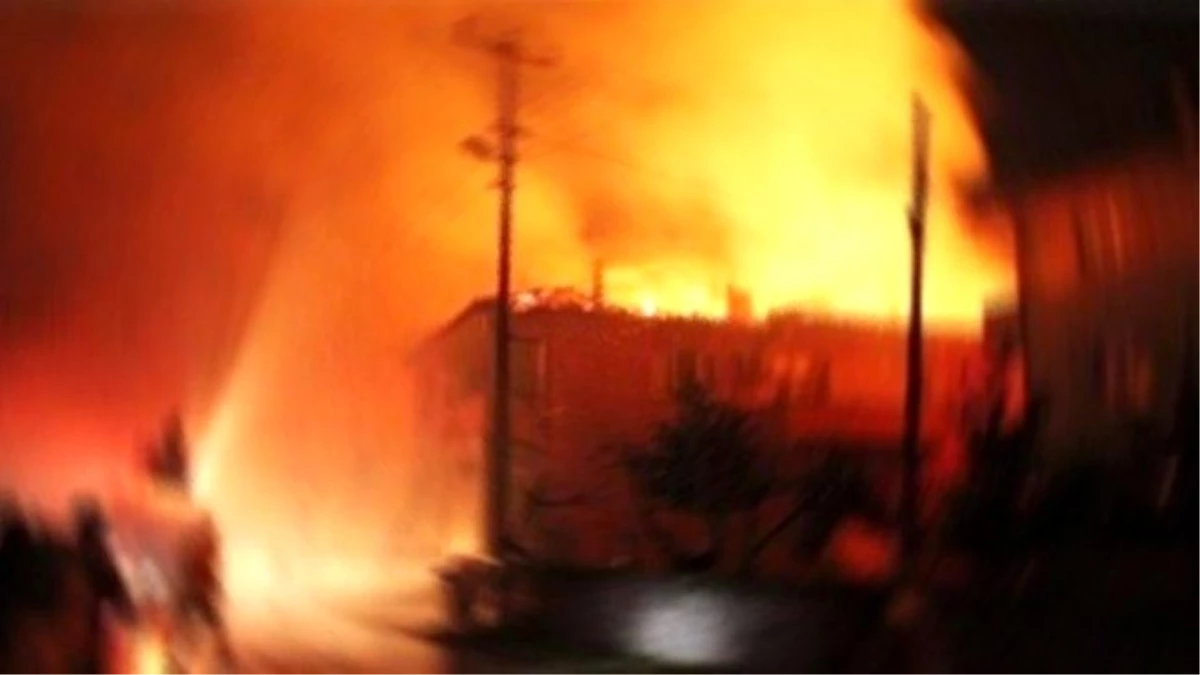 Mersin\'de Fabrika Yatakhanesinde Yangın: 3 Ölü, 6 Yaralı
