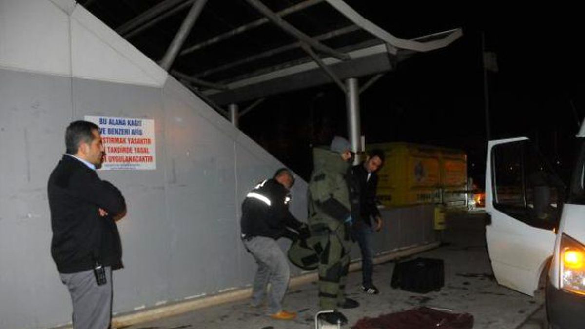 Gaziantep\'te, Bomba Şüphesiyle Patlatılan Çantadan Kıyafet Çıktı