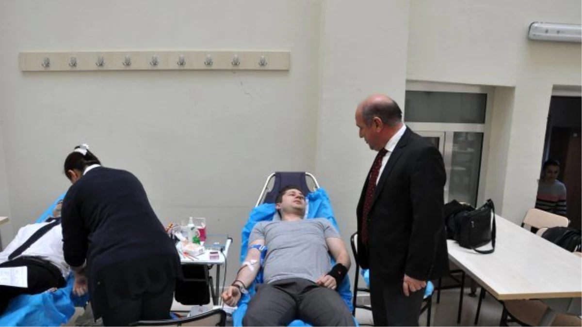 İzmir Çalışma ve İş Kurumu İl Müdürlüğünden Kızılay\'a Kan Bağışı