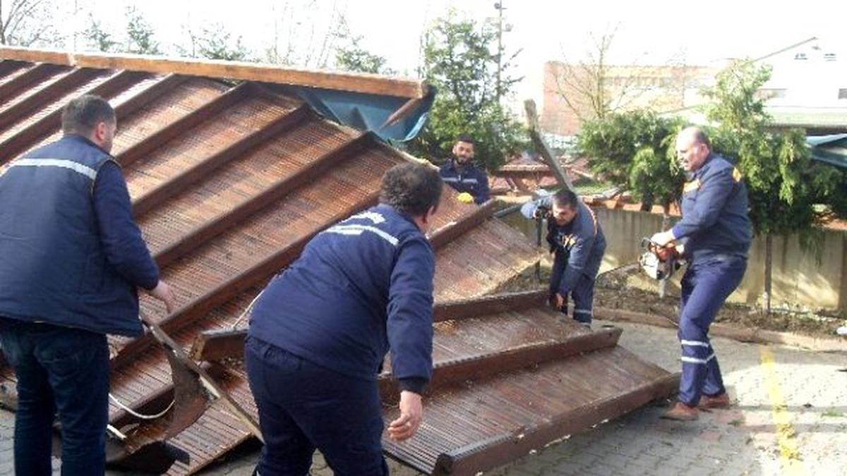 Kartepe Zabıtası, Fırtına Sonrası Önlem Aldı