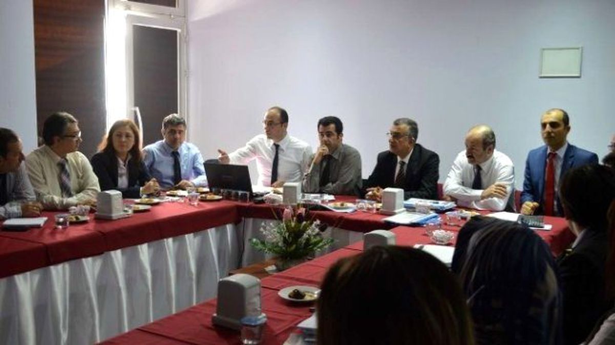 Khb Yetkilileri ile Hastane Yöneticileri Edremit\'te Bir Araya Geldi