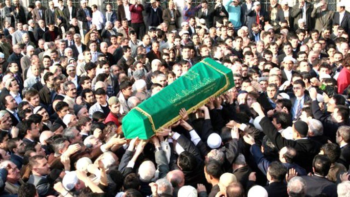 Adana\'da Kocasının Öldürdüğü Kadın Toprağa Verildi