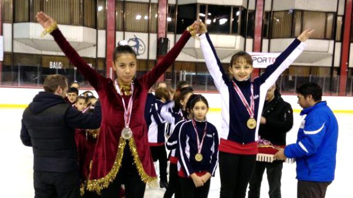 Köy Çocuklarının Senkronize Buz Pateninde Büyük Başarısı