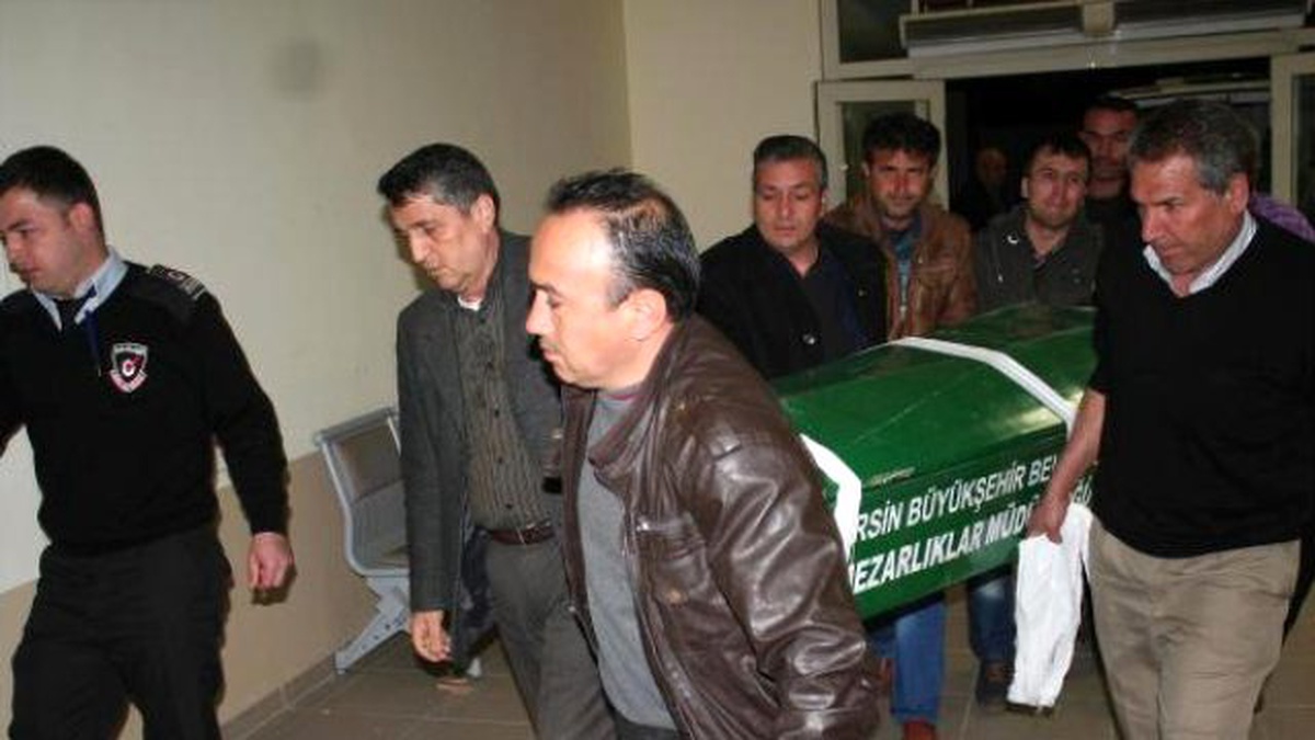 Mersin\'de Fabrika Yatakhanesi Yandı: 3 Ölü (3)