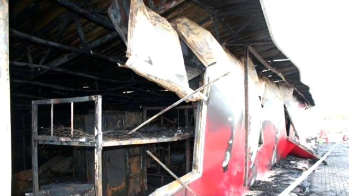 Mersin\'de Fabrika Yatakhanesi Yandı: 3 Ölü