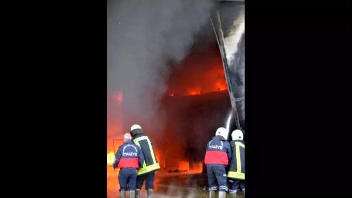 Mersin\'de Madeni Yağ Tesisinde Yangın: 2\'si Ağır 4 Yaralı