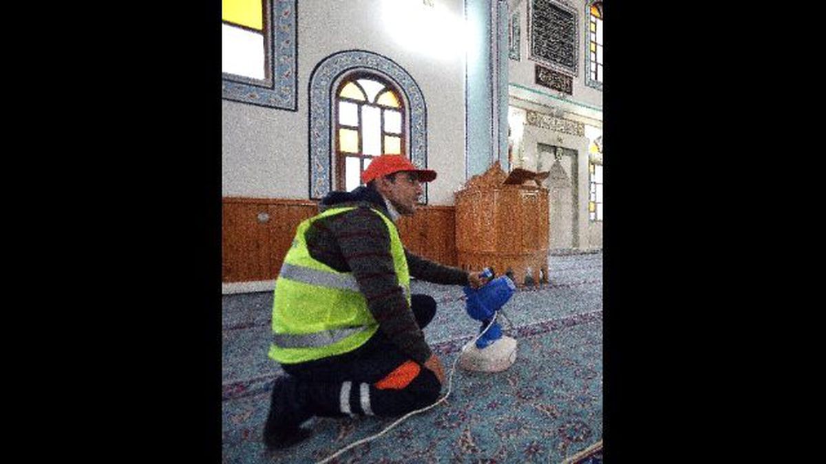 Muratpaşa Belediyesi İbadethaneleri Periyodik Olarak Temizliyor