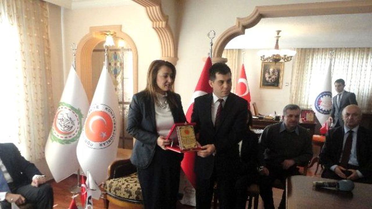 Ortadoğu Devletleri Barış Zirvesinin Eş Başkanları Ödüllerini Aldı