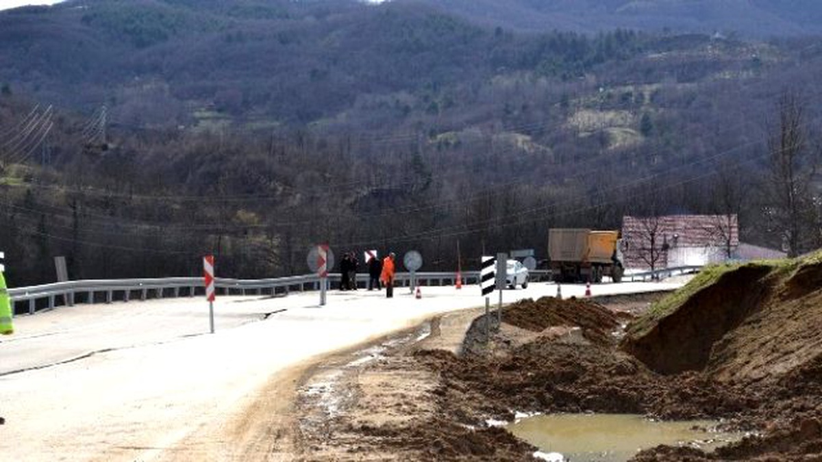 Bursa\'da Oylat Yolu İkiye Bölündü