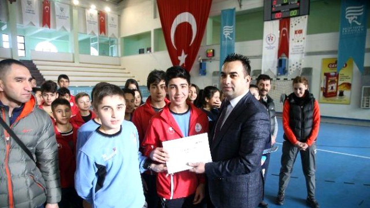 Rize'de Analig Yarı Final Voleybol Müsabakaları Başladı