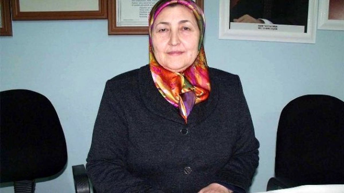 Salihli\'de Ak Kadınların Başkanı Ülkü Yavuzer İlk Toplantısını Yaptı
