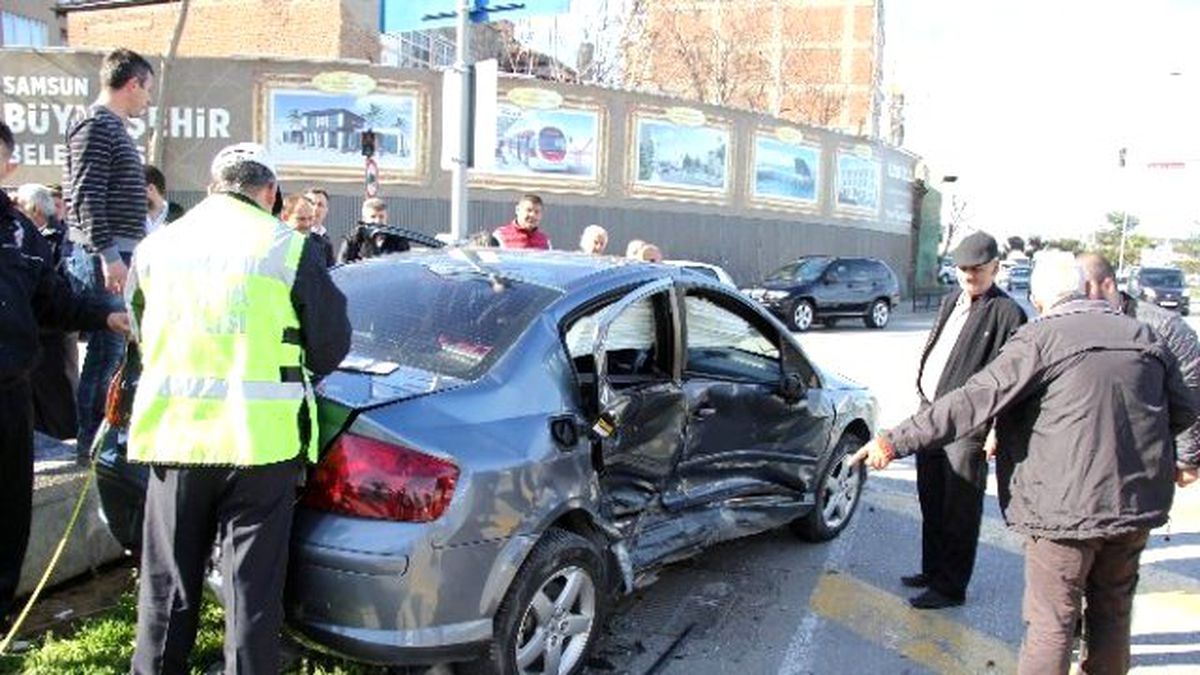 Samsun\'da Trafik Kazası: 5 Yaralı