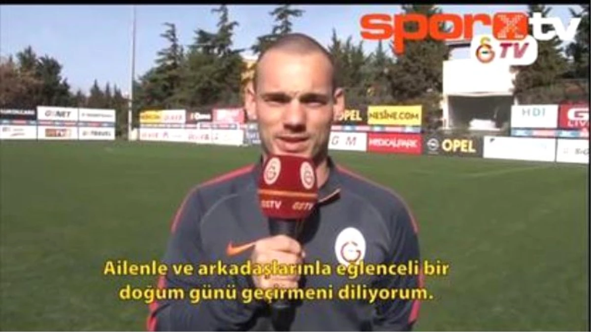 Sneijder Hagi\'nin Doğum Gününü Kutladı