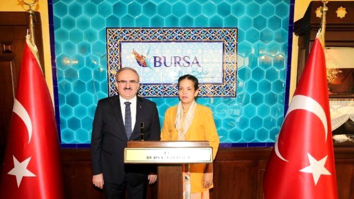 Sri Lanka\'da Yeni Geliştirilen Orkide Çiçeğine Erdoğan\'ın İsmi Verildi